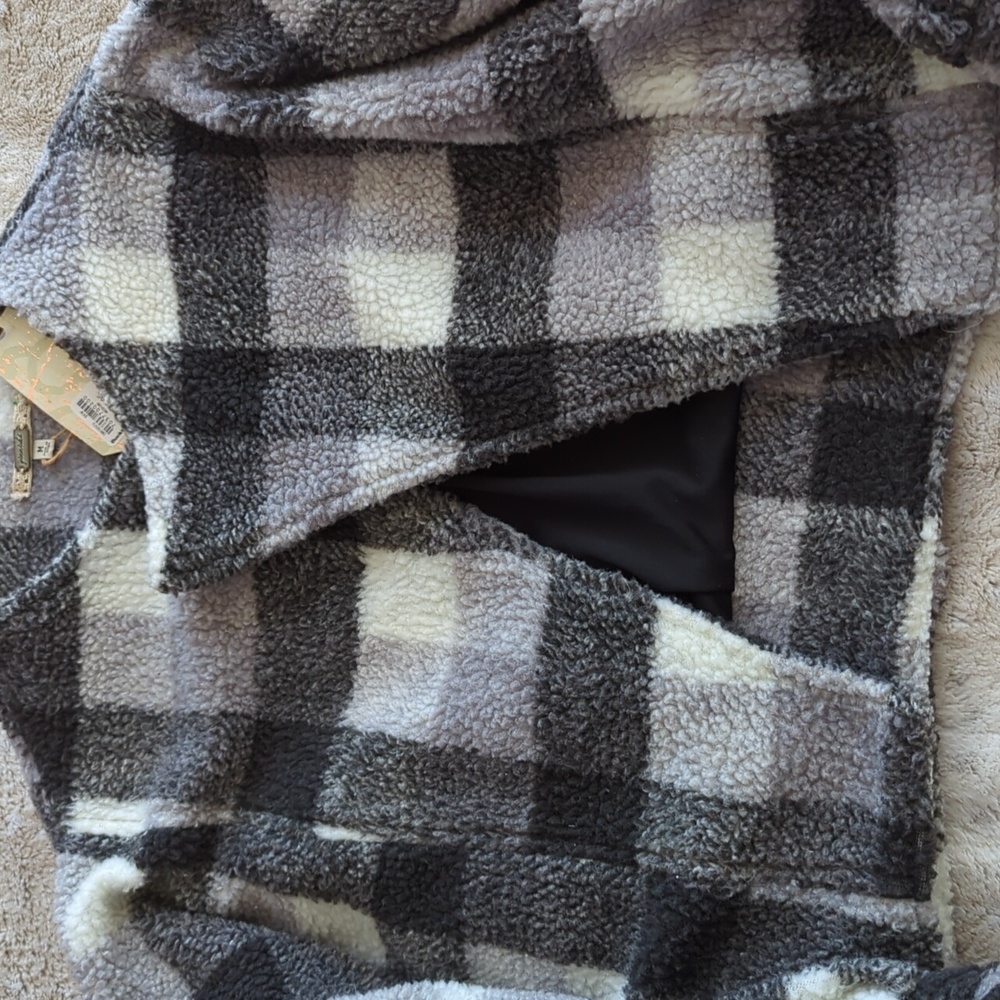 Gimmicks by BKE Black Grey White Sherpa Cropped Open Front Jacket Size M NWT - Picture 3 of 8